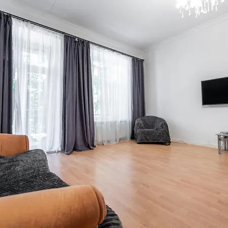 Апартаменти Evropeiska Street *