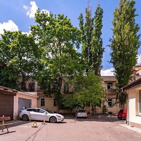 Апартаменти Evropeiska Street